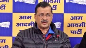 Kejriwal announces Rs 18,000 monthly stipend