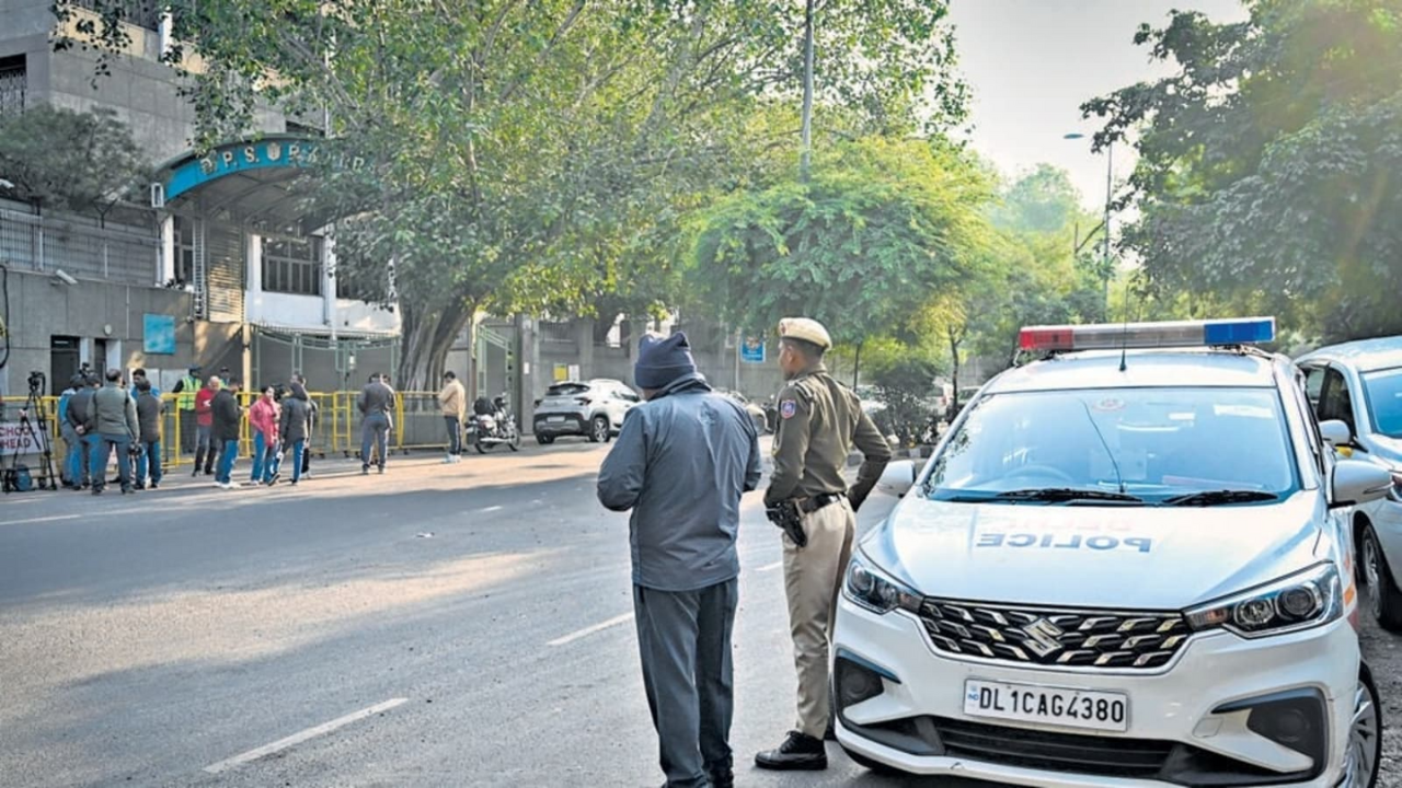 Police arrest a minor boy for sending bomb threat emails to schools in Delhi